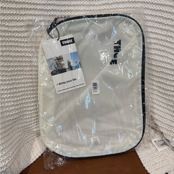 THULE compression packing cube——medium white - Picture 3 of 3